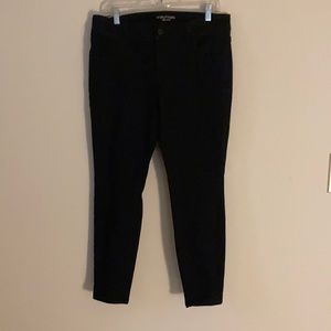 Black jegging with real front pockets!